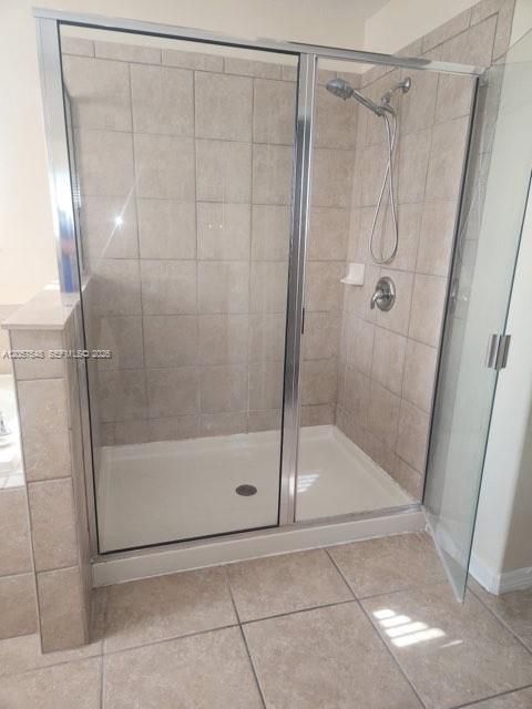 For Rent: $3,000 (5 beds, 2 baths, 3108 Square Feet)