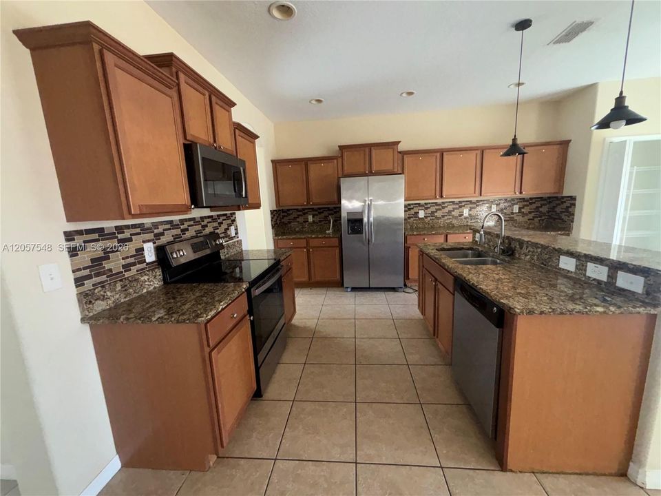For Rent: $3,000 (5 beds, 2 baths, 3108 Square Feet)