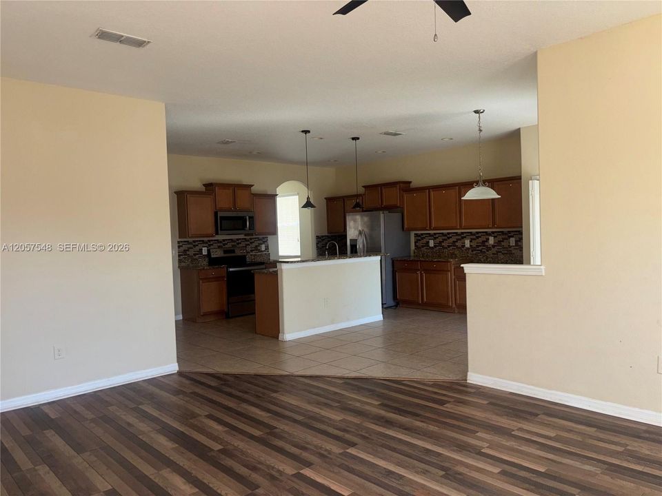 For Rent: $3,000 (5 beds, 2 baths, 3108 Square Feet)