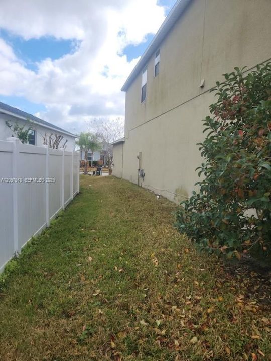 For Rent: $3,000 (5 beds, 2 baths, 3108 Square Feet)