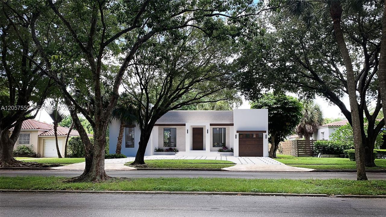 En Renta: $17,000 (3 camas, 3 baños, 2610 Pies cuadrados)