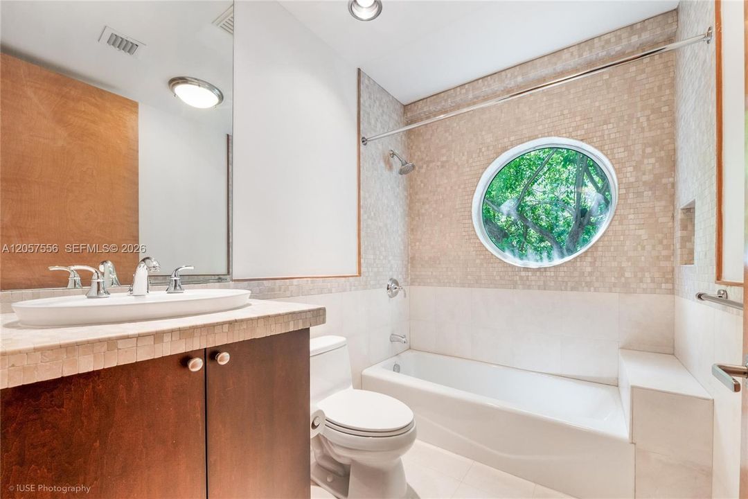 В аренду: $9,000 (3 спален, 3 ванн, 1751 Квадратных фут)
