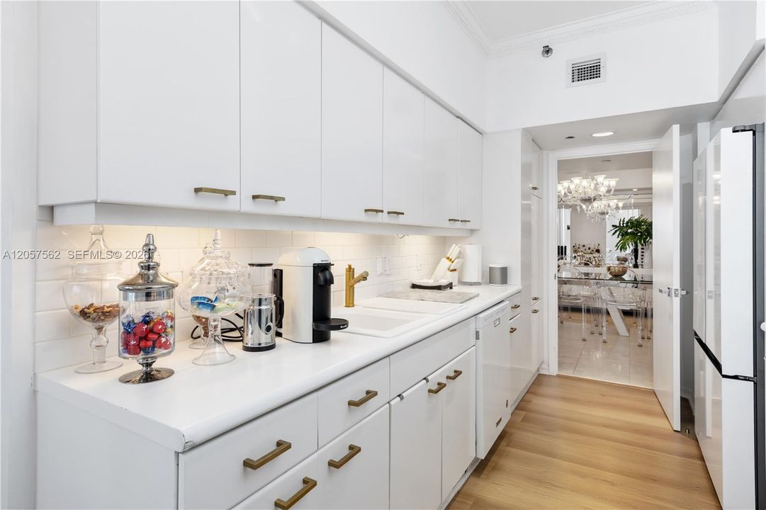For Sale: $1,025,000 (2 beds, 2 baths, 1460 Square Feet)