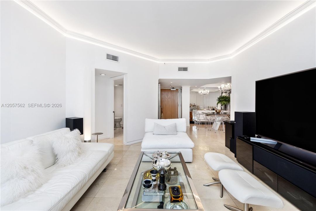 For Sale: $1,025,000 (2 beds, 2 baths, 1460 Square Feet)
