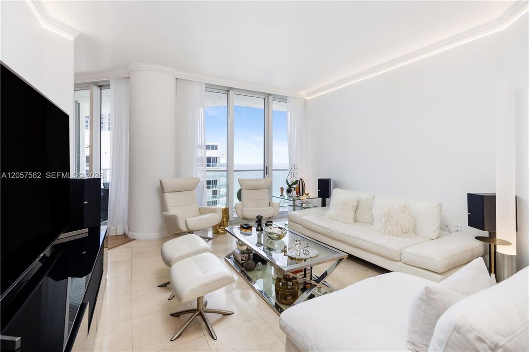 For Sale: $1,025,000 (2 beds, 2 baths, 1460 Square Feet)