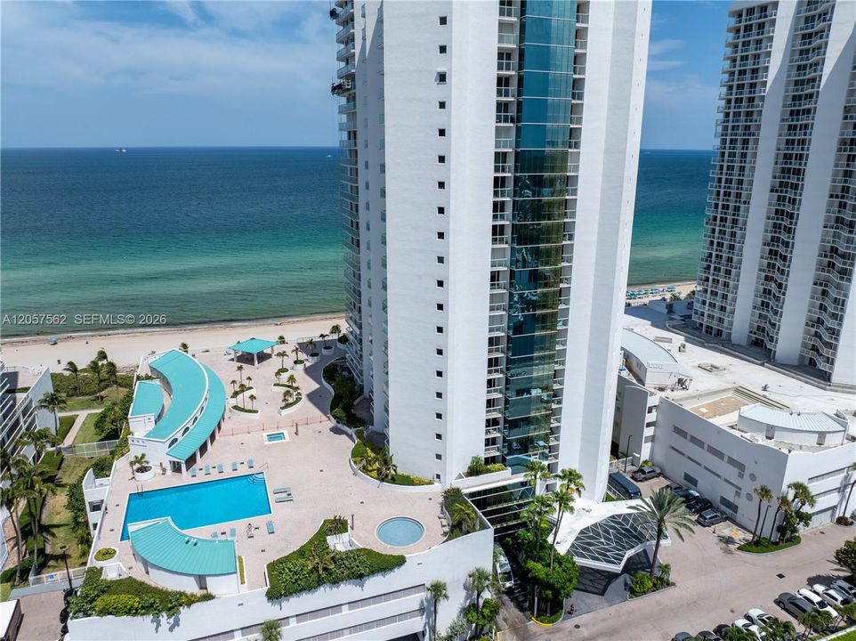 For Sale: $1,025,000 (2 beds, 2 baths, 1460 Square Feet)