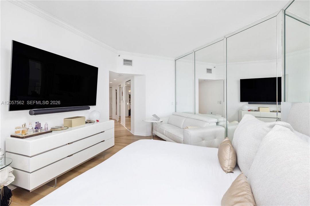 For Sale: $1,025,000 (2 beds, 2 baths, 1460 Square Feet)