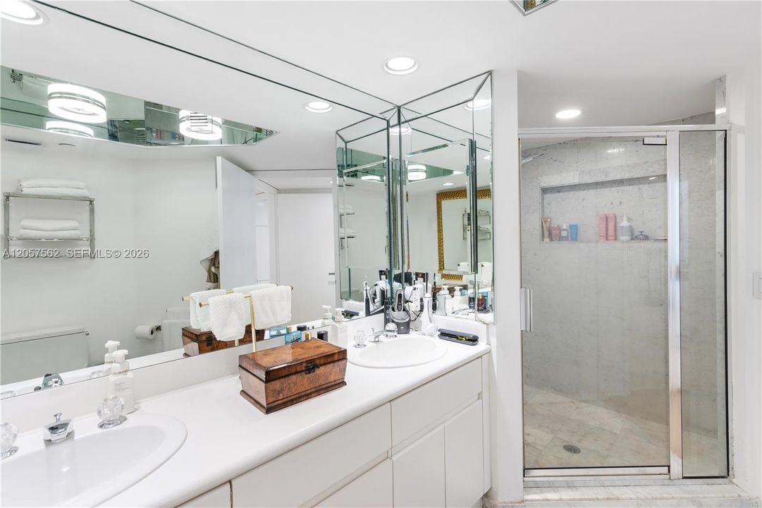 For Sale: $1,025,000 (2 beds, 2 baths, 1460 Square Feet)