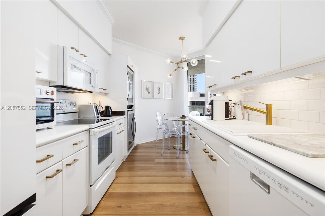 For Sale: $1,025,000 (2 beds, 2 baths, 1460 Square Feet)