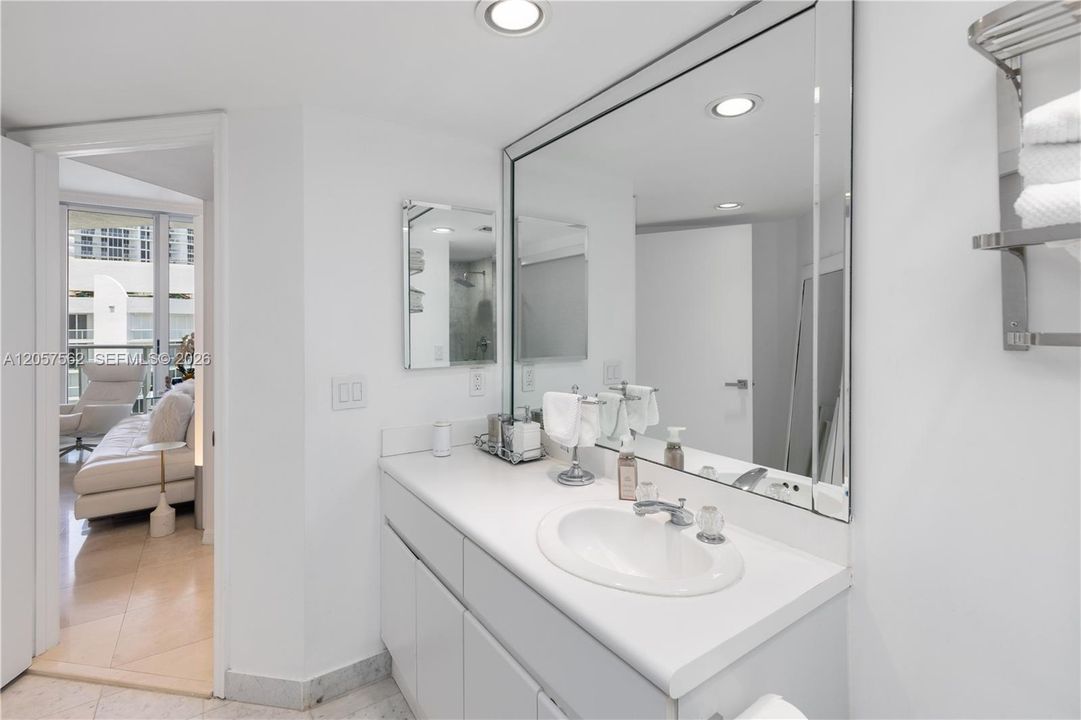 For Sale: $1,025,000 (2 beds, 2 baths, 1460 Square Feet)