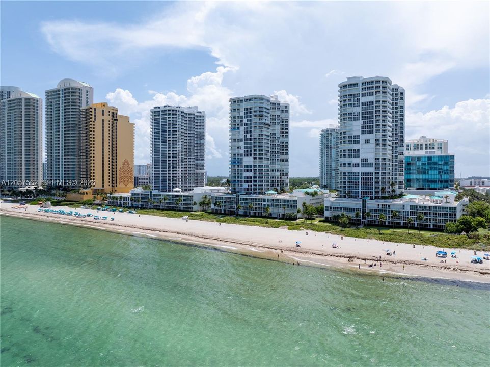 For Sale: $1,025,000 (2 beds, 2 baths, 1460 Square Feet)