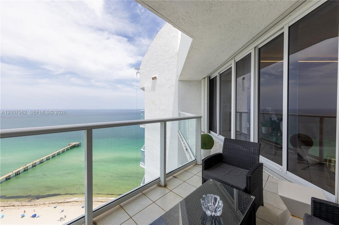 For Sale: $1,025,000 (2 beds, 2 baths, 1460 Square Feet)