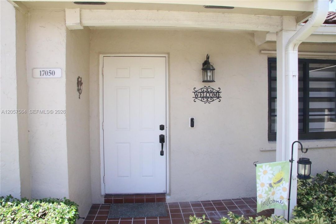 For Sale: $350,000 (2 beds, 2 baths, 936 Square Feet)