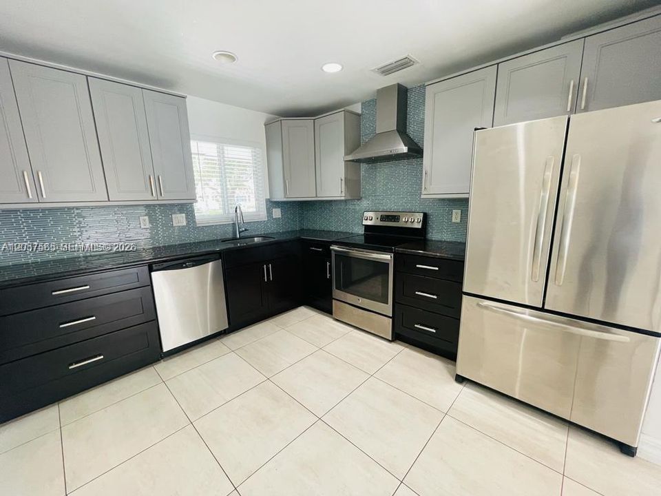 En Renta: $3,750 (3 camas, 2 baños, 1588 Pies cuadrados)