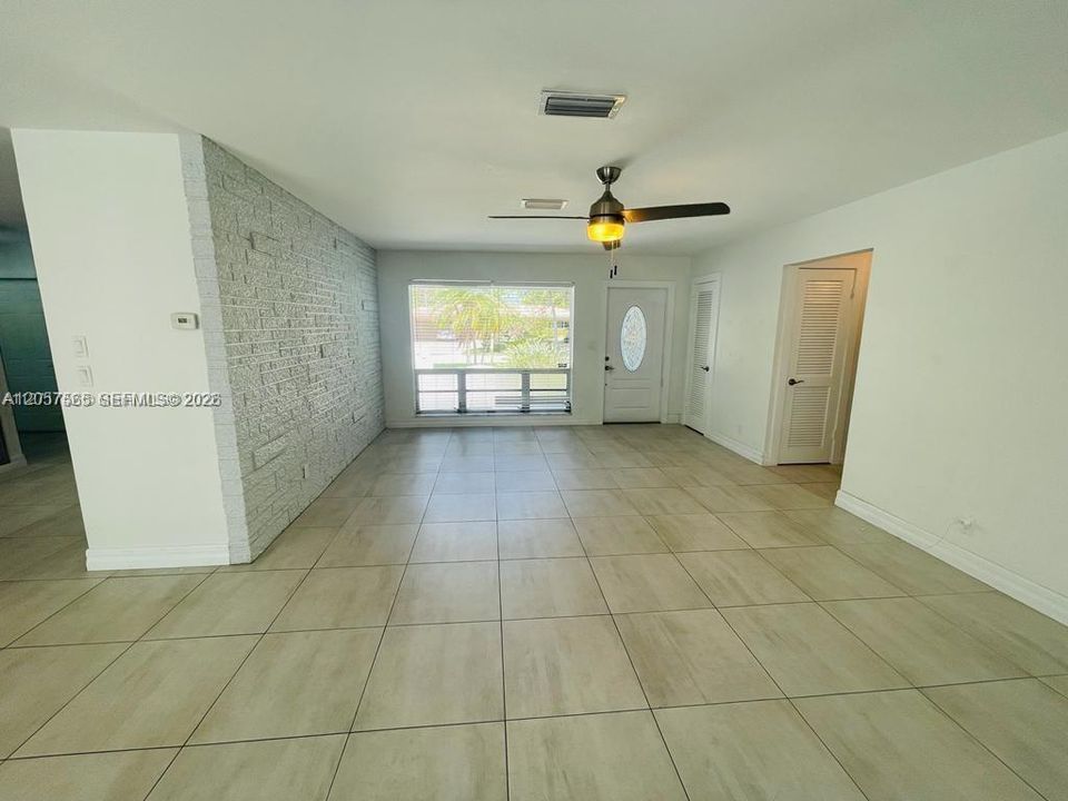En Renta: $3,750 (3 camas, 2 baños, 1588 Pies cuadrados)