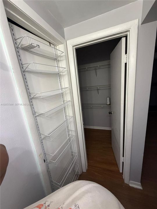 For Sale: $190,000 (2 beds, 1 baths, 800 Square Feet)