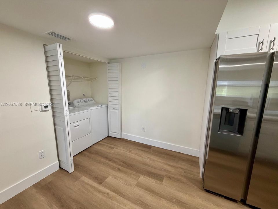 В аренду: $2,100 (2 спален, 1 ванн, 884 Квадратных фут)
