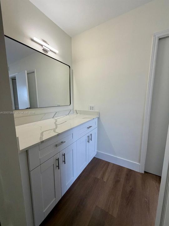 В аренду: $2,100 (2 спален, 1 ванн, 884 Квадратных фут)
