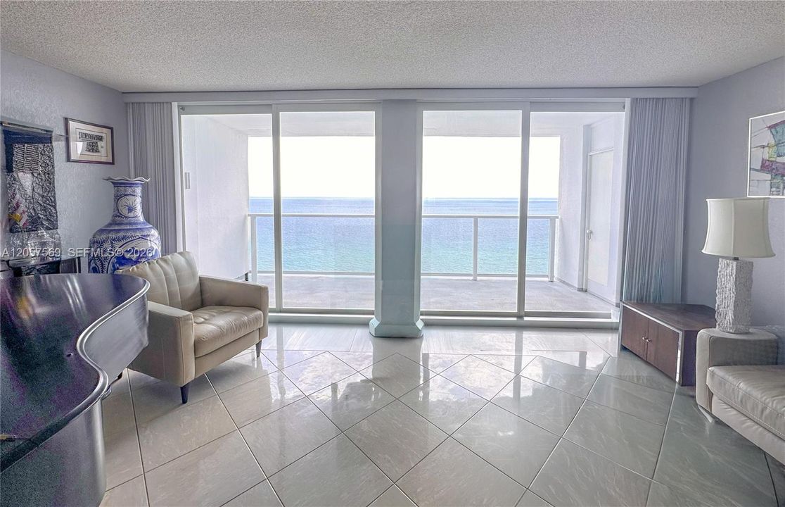 For Rent: $6,500 (2 beds, 2 baths, 1600 Square Feet)