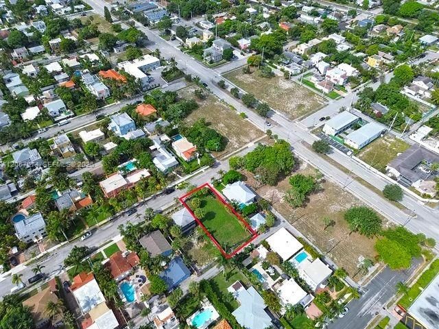 На продажу: $1,050,000 (0.14 acres)