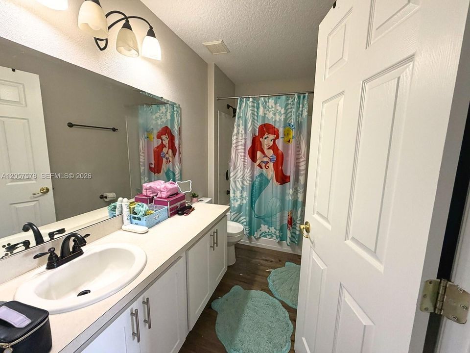 В аренду: $3,300 (6 спален, 4 ванн, 3396 Квадратных фут)