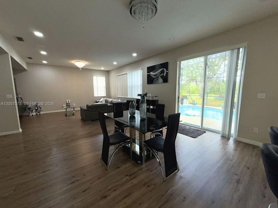 В аренду: $3,300 (6 спален, 4 ванн, 3396 Квадратных фут)
