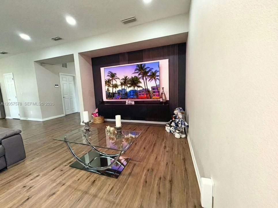 В аренду: $3,300 (6 спален, 4 ванн, 3396 Квадратных фут)