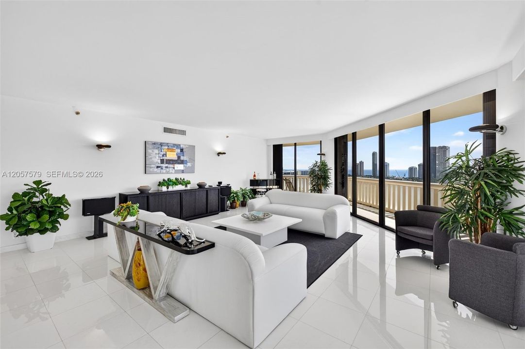En Venta: $1,175,000 (2 camas, 2 baños, 2154 Pies cuadrados)