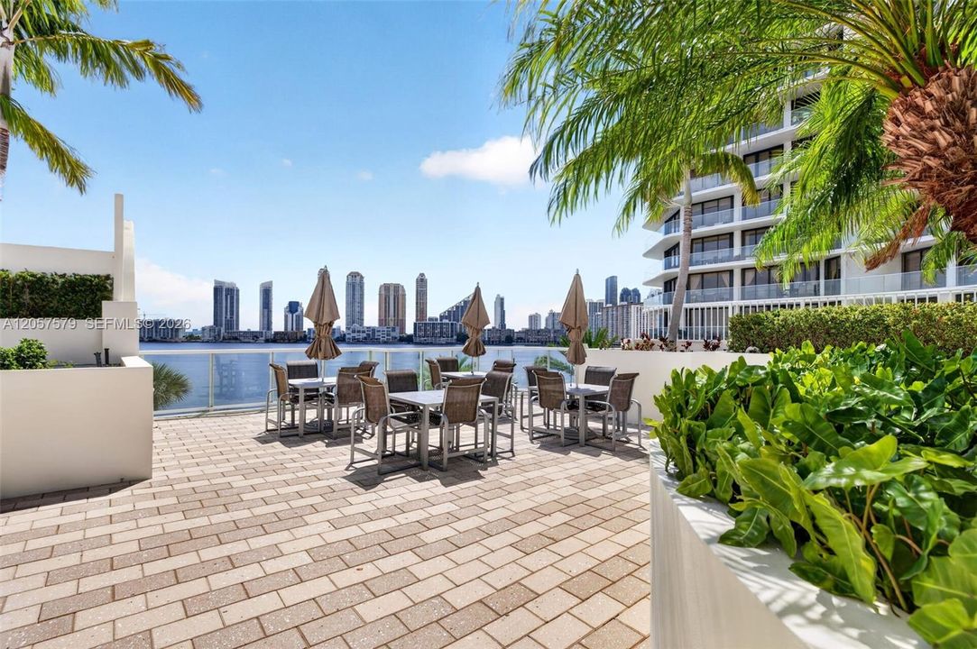 En Venta: $1,175,000 (2 camas, 2 baños, 2154 Pies cuadrados)