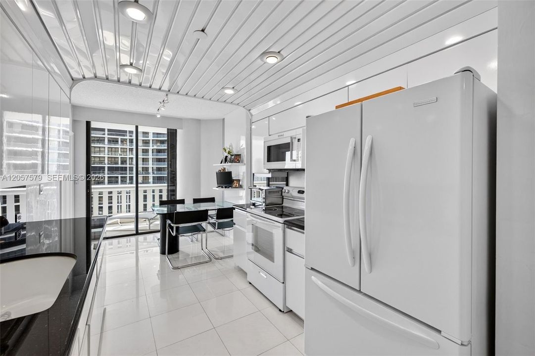 En Venta: $1,175,000 (2 camas, 2 baños, 2154 Pies cuadrados)