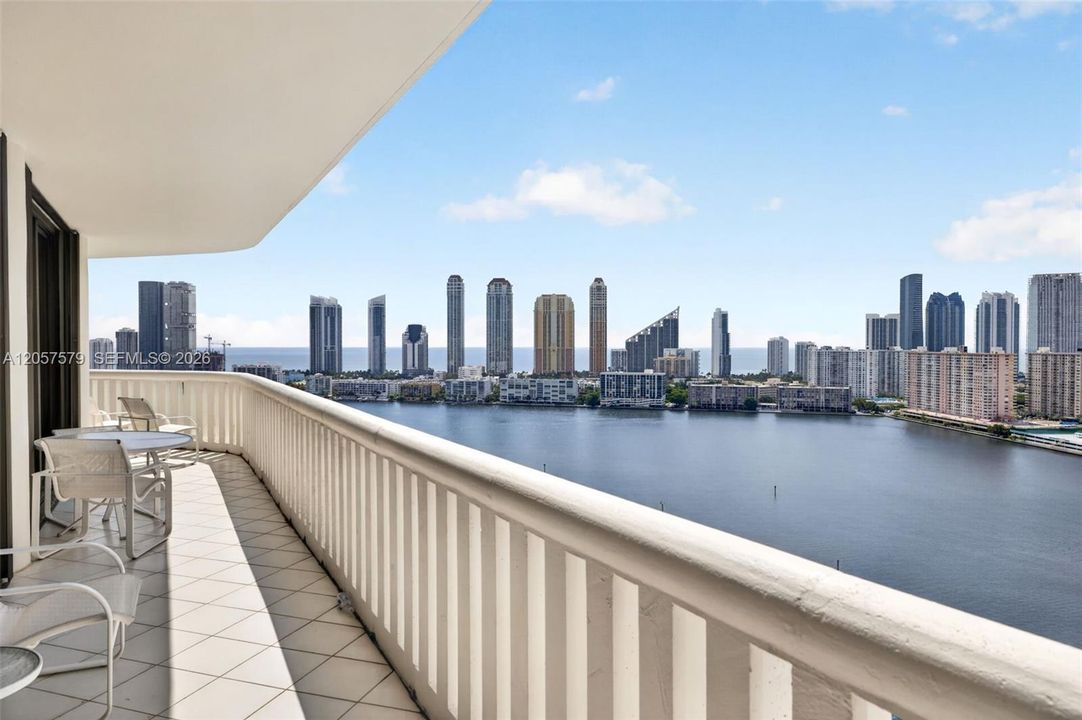 En Venta: $1,175,000 (2 camas, 2 baños, 2154 Pies cuadrados)