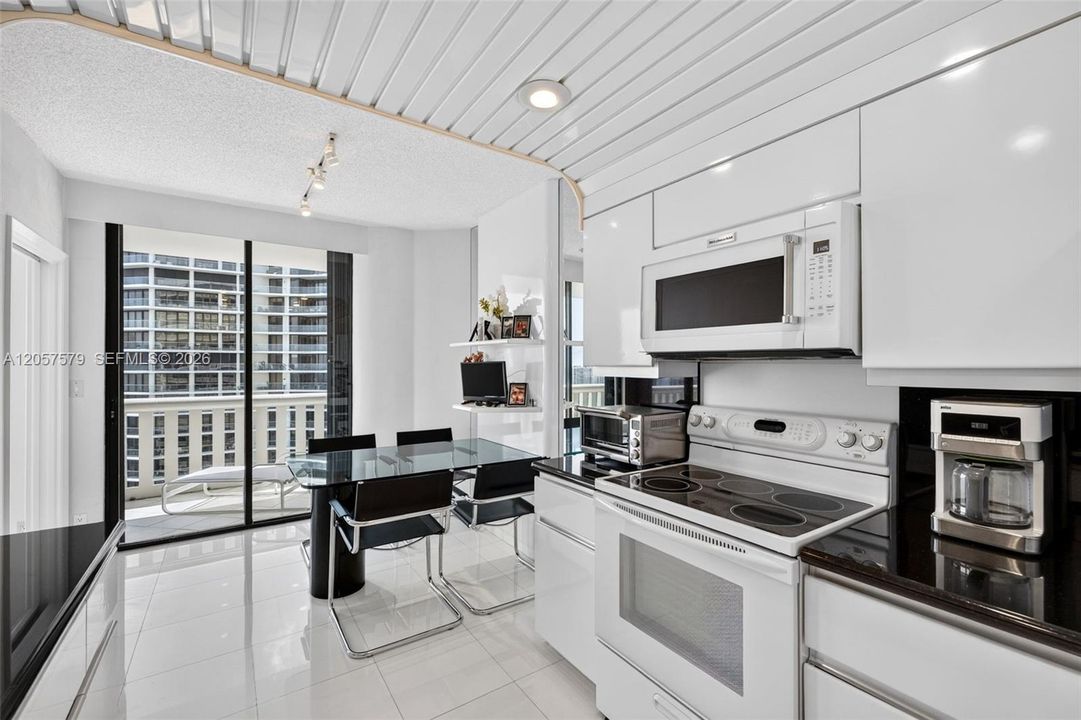 En Venta: $1,175,000 (2 camas, 2 baños, 2154 Pies cuadrados)