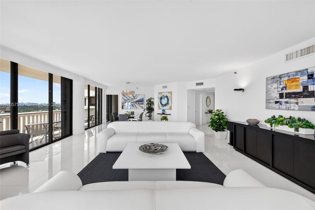 En Venta: $1,175,000 (2 camas, 2 baños, 2154 Pies cuadrados)