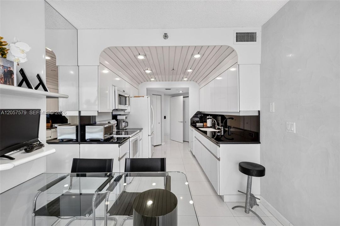 En Venta: $1,175,000 (2 camas, 2 baños, 2154 Pies cuadrados)