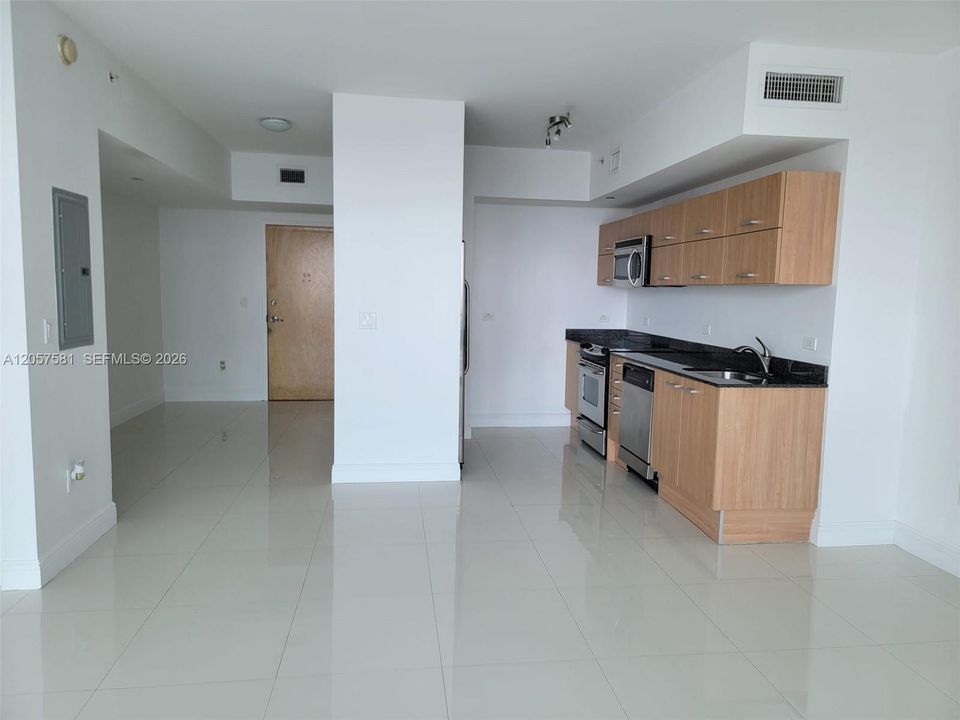 В аренду: $2,600 (1 спален, 1 ванн, 698 Квадратных фут)