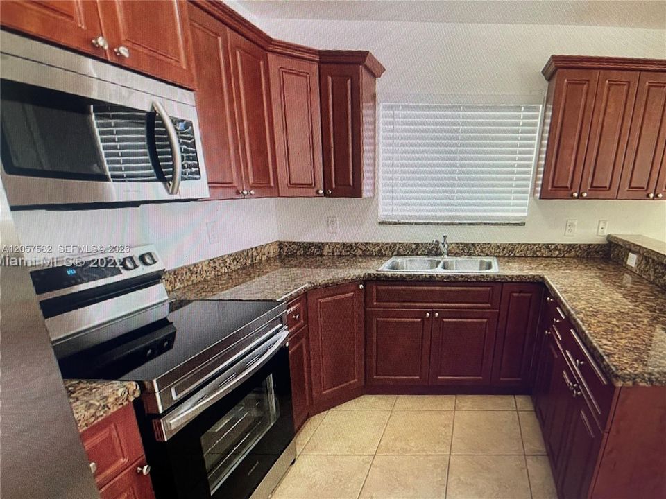 En Renta: $2,950 (3 camas, 2 baños, 2680 Pies cuadrados)