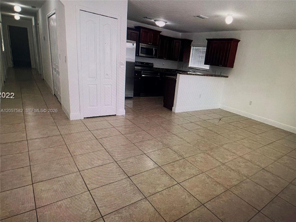 En Renta: $2,950 (3 camas, 2 baños, 2680 Pies cuadrados)
