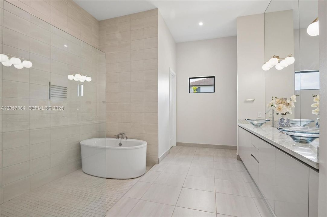 En Venta: $3,650,000 (5 camas, 3 baños, 4300 Pies cuadrados)