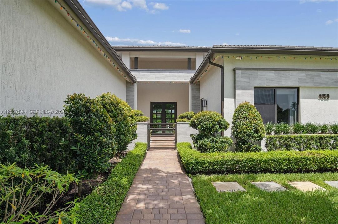 En Venta: $3,650,000 (5 camas, 3 baños, 4300 Pies cuadrados)