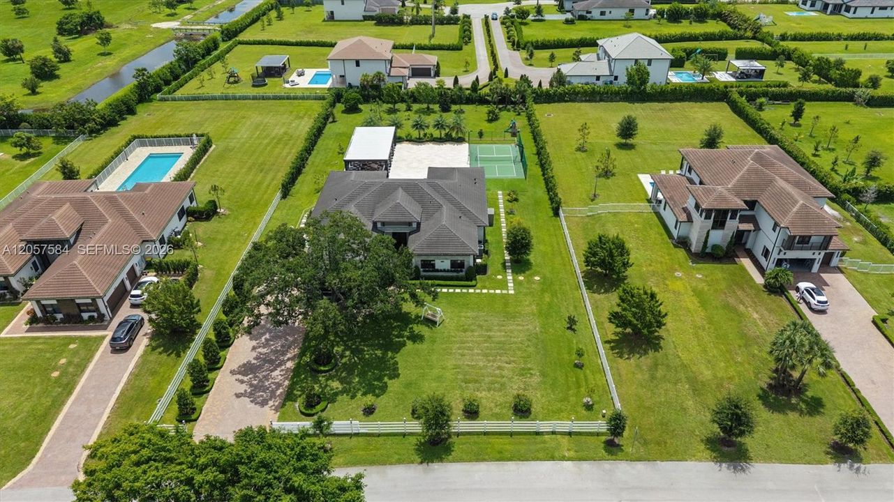 En Venta: $3,650,000 (5 camas, 3 baños, 4300 Pies cuadrados)