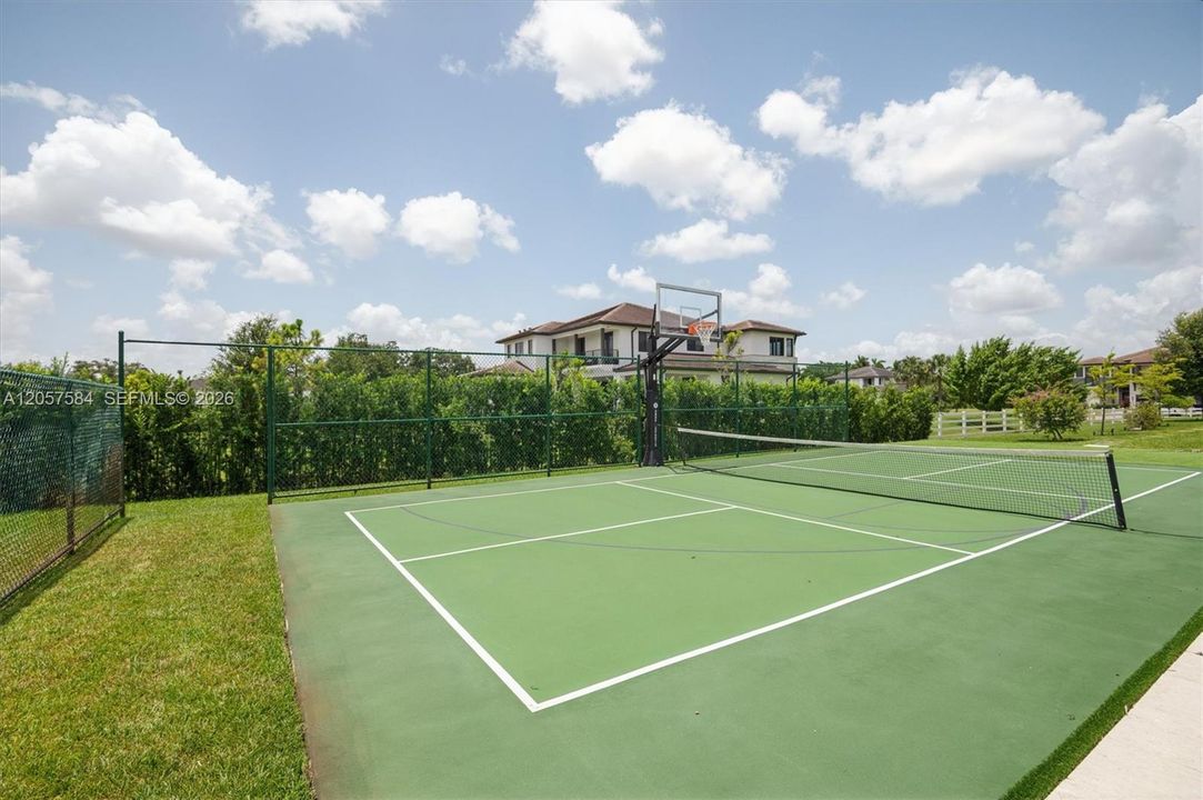 En Venta: $3,650,000 (5 camas, 3 baños, 4300 Pies cuadrados)