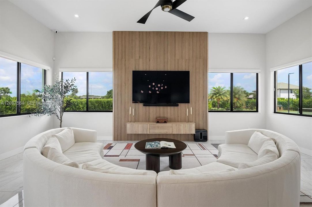 En Venta: $3,650,000 (5 camas, 3 baños, 4300 Pies cuadrados)