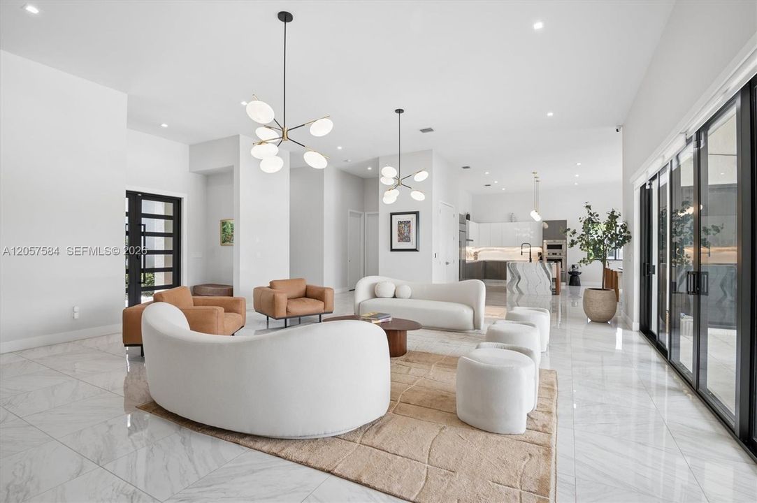 En Venta: $3,650,000 (5 camas, 3 baños, 4300 Pies cuadrados)