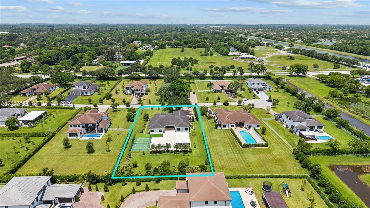 En Venta: $3,650,000 (5 camas, 3 baños, 4300 Pies cuadrados)