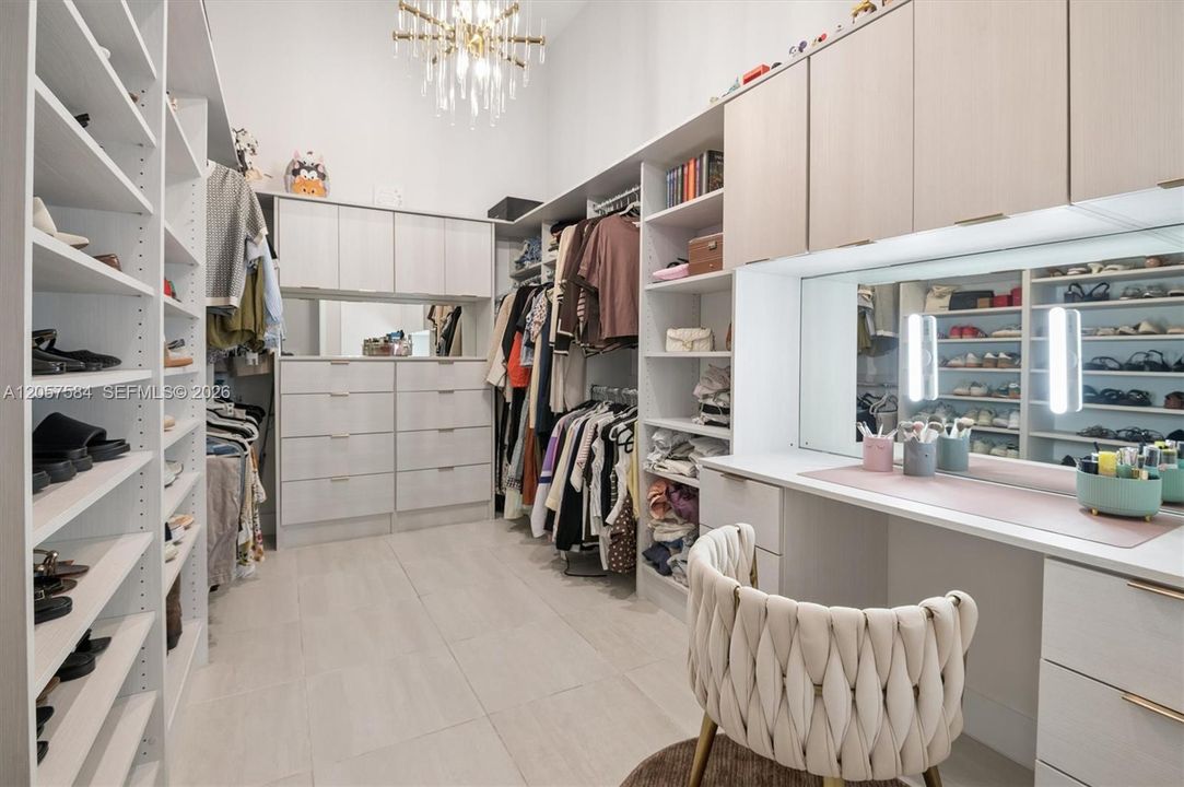 En Venta: $3,650,000 (5 camas, 3 baños, 4300 Pies cuadrados)