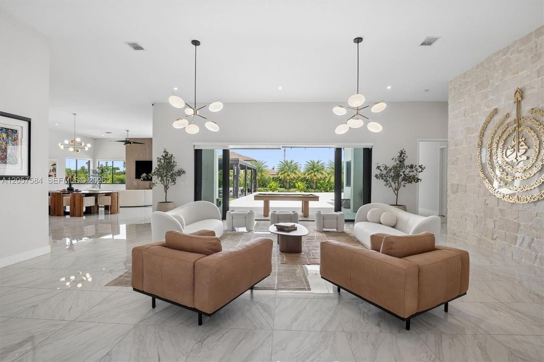 En Venta: $3,650,000 (5 camas, 3 baños, 4300 Pies cuadrados)