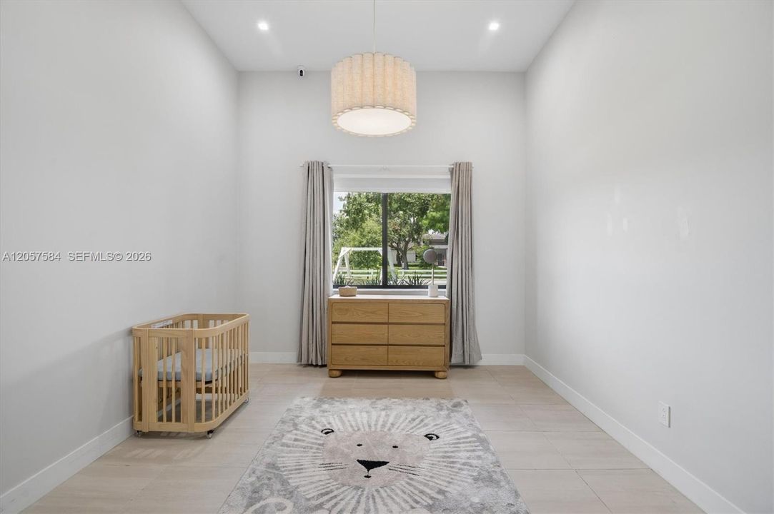 En Venta: $3,650,000 (5 camas, 3 baños, 4300 Pies cuadrados)