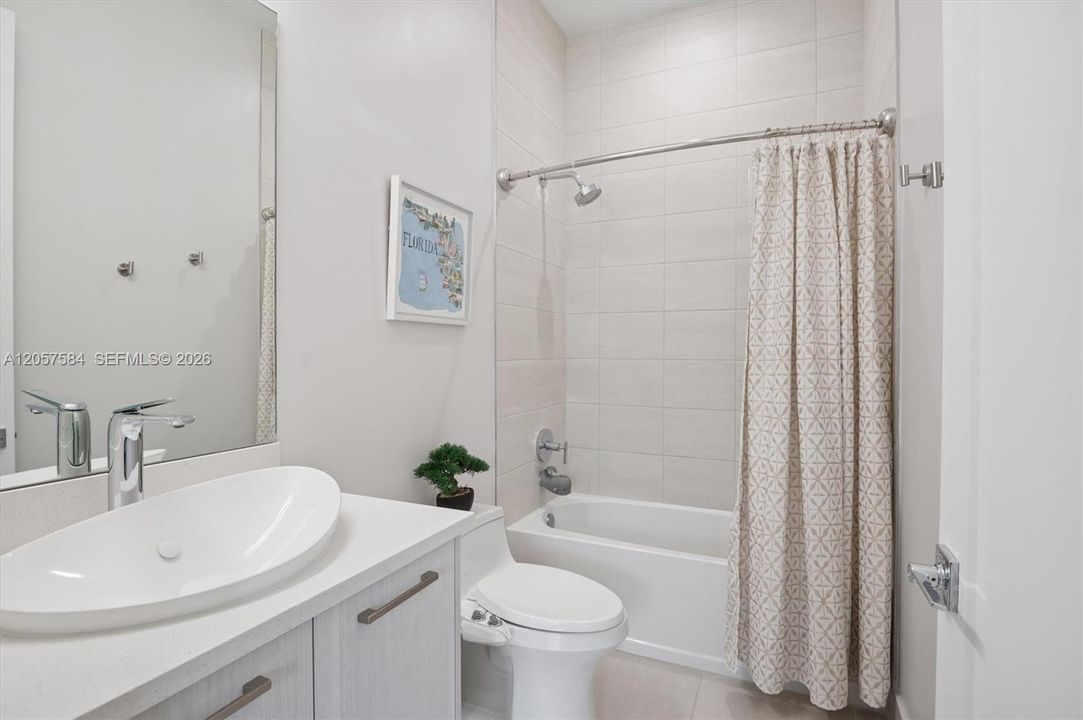 En Venta: $3,650,000 (5 camas, 3 baños, 4300 Pies cuadrados)