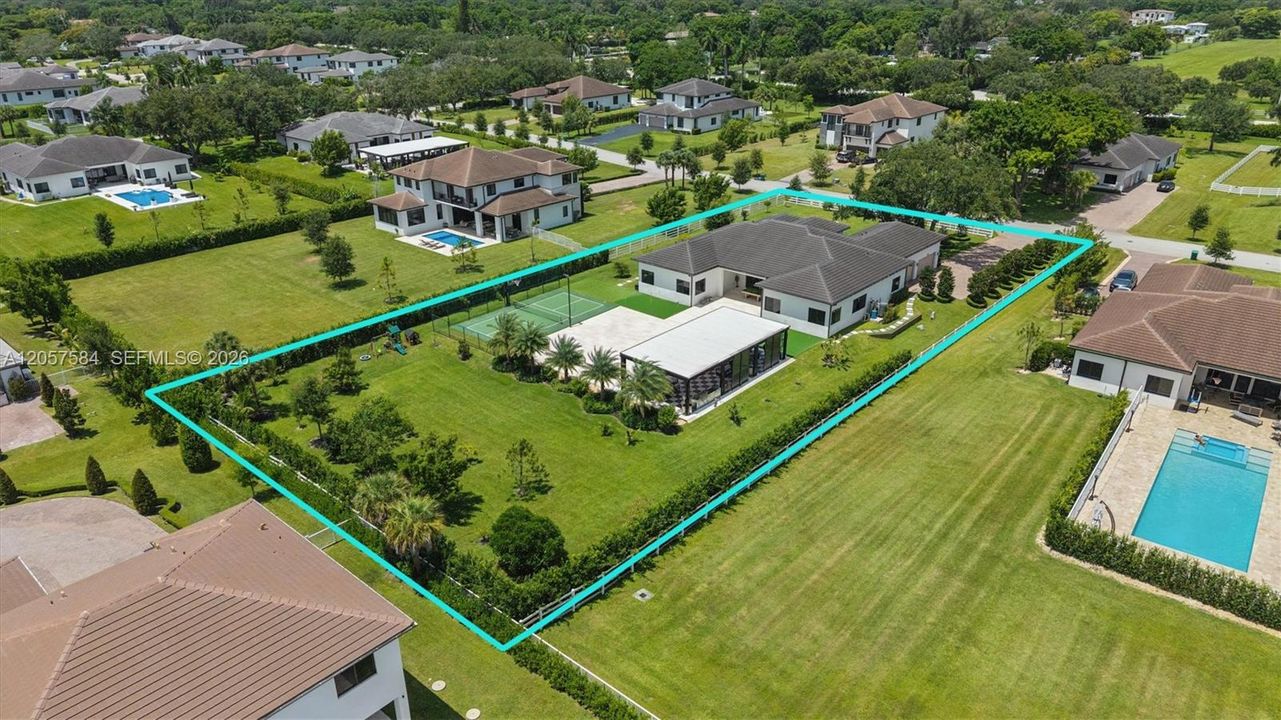 En Venta: $3,650,000 (5 camas, 3 baños, 4300 Pies cuadrados)