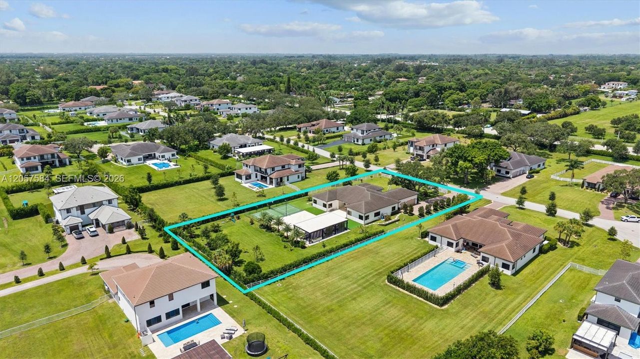 En Venta: $3,650,000 (5 camas, 3 baños, 4300 Pies cuadrados)